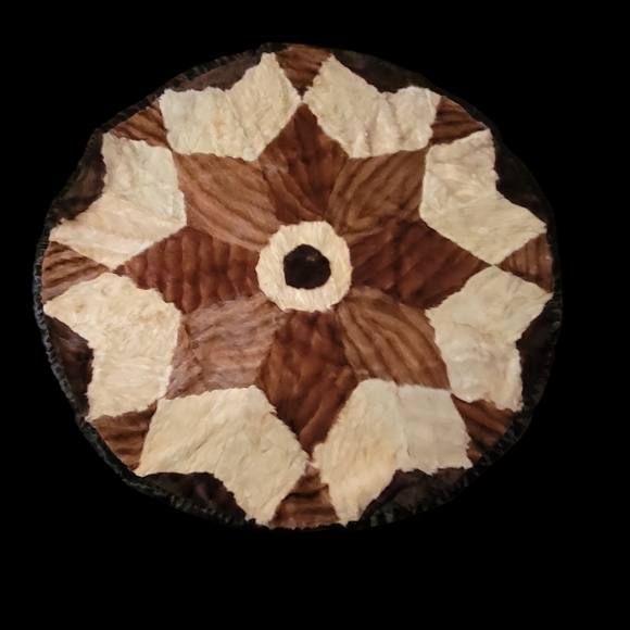 BEAUTIFUL ROUND SHAPE ALPACA PATTERN RUG 53" - Picture 2 of 12